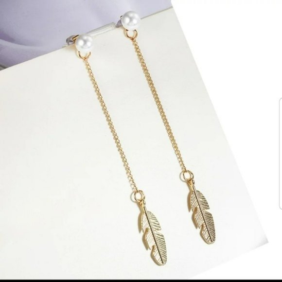 ☆Bethany ☆ Pearl and Feather Earrings - Picture 2 of 5